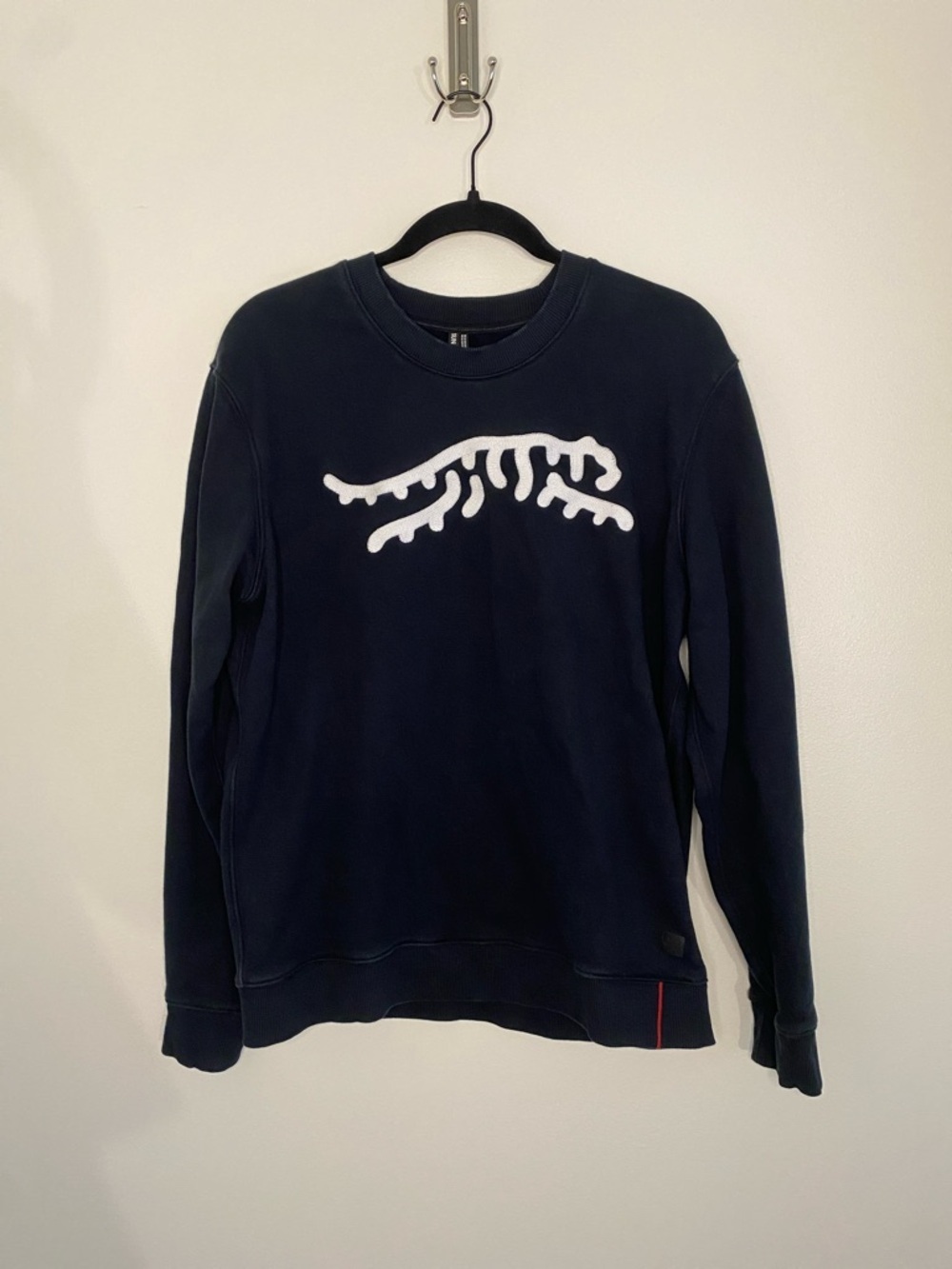 Sun Day Red Men’s Black Cotton Embroidered Golf Crewneck Medium